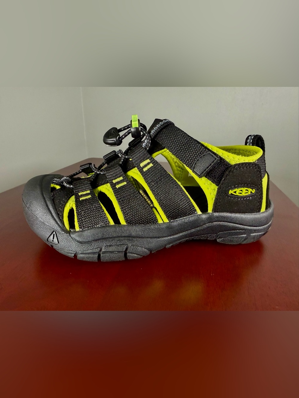 KEEN Kids Size 1 Black Lime Closed Toe Sandals